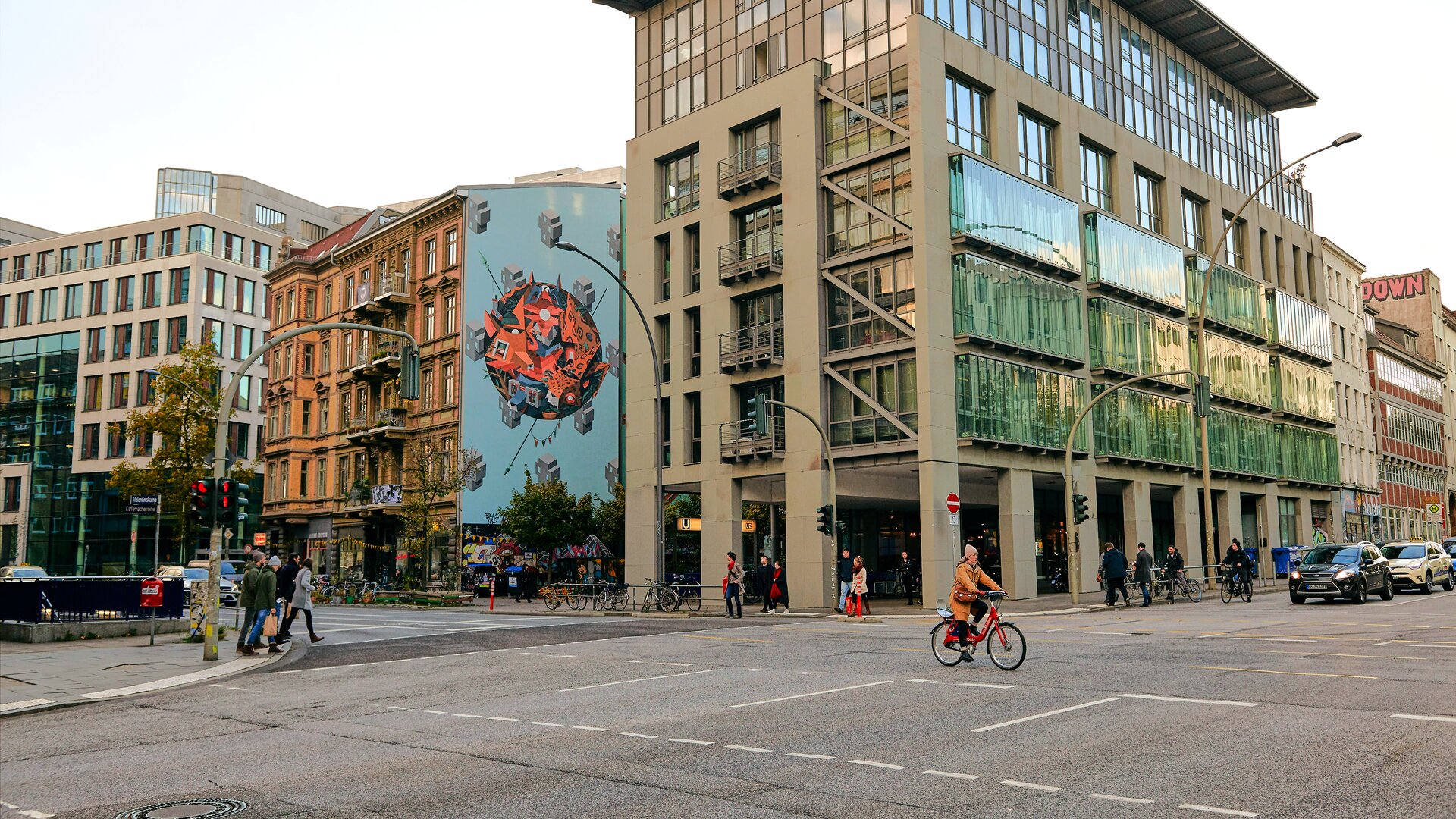 Wir bei Deutsche Bahn Connect  bringen umweltfreundliche Verkehrsmittel in jede Stadt.